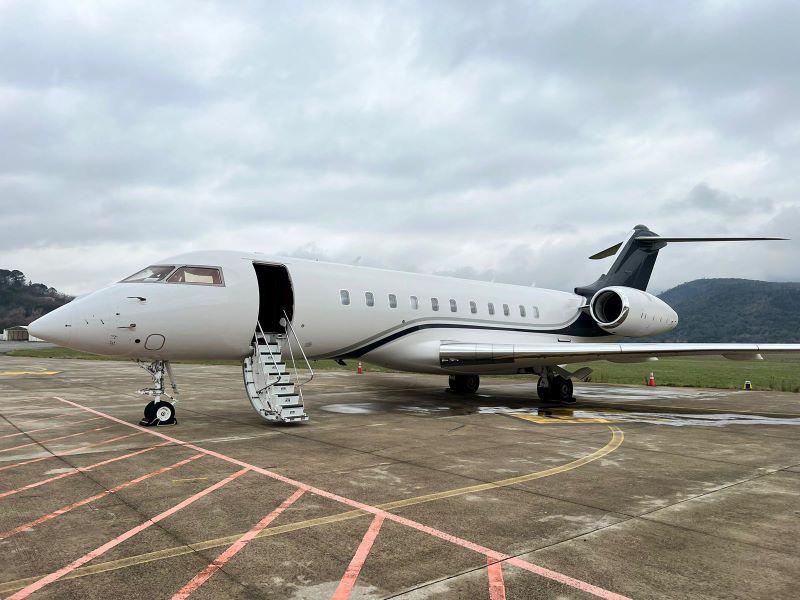2012 Bombardier Challenger G5000 Photo 2