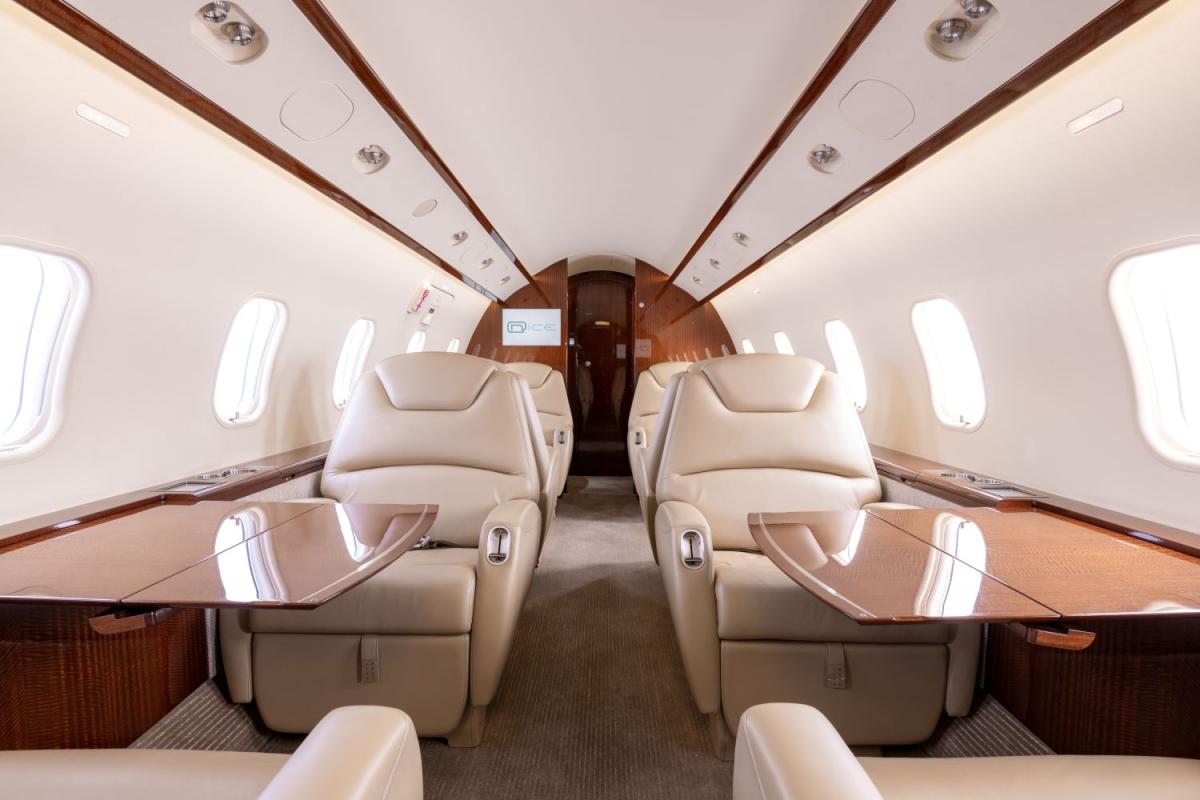 2010 Bombardier Challenger 300 Photo 3