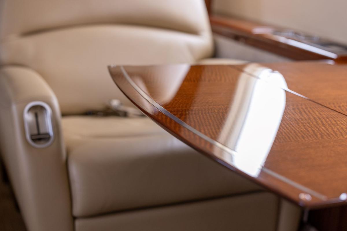 2010 Bombardier Challenger 300 Photo 4