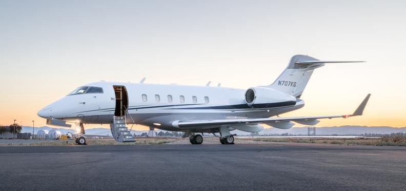 2010 Bombardier Challenger 300 Photo 2