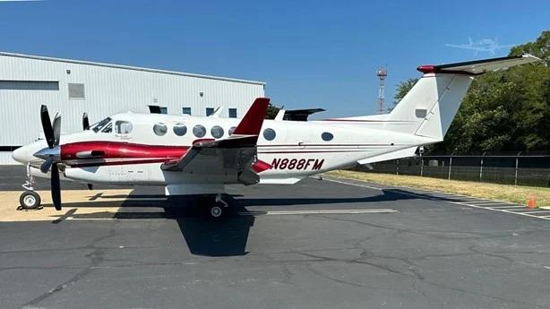 2004 BEECHCRAFT KING AIR 350 Photo 2