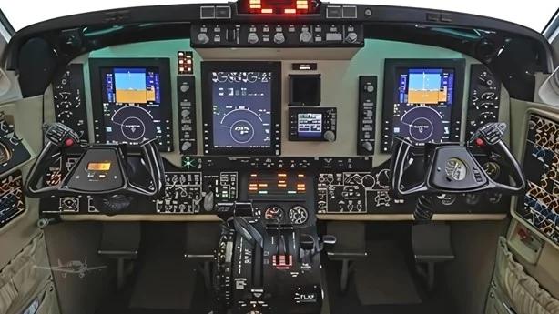 2004 BEECHCRAFT KING AIR 350 Photo 3