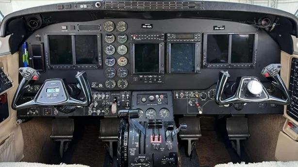 1996 BEECHCRAFT KING AIR C90B Photo 4