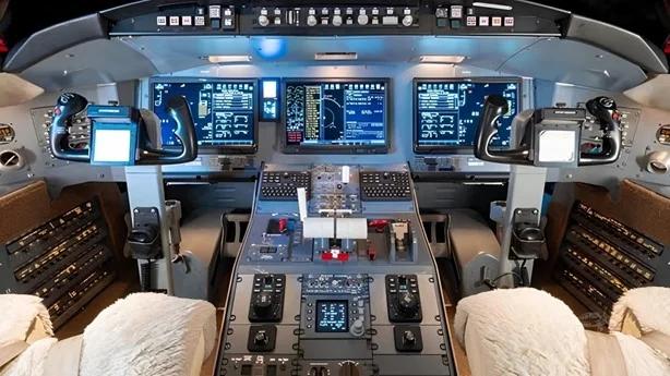 2002 BOMBARDIER CHALLENGER 604 Photo 3