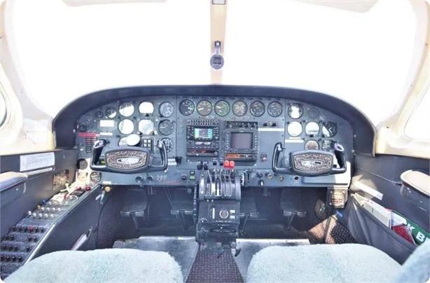 1975 CESSNA 402B Photo 4