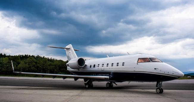 1997 Bombardier Challenger 604 Photo 2