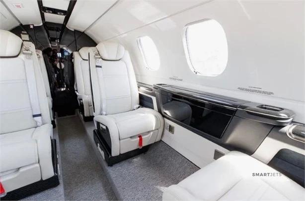 2020 EMBRAER PHENOM 300E Photo 6