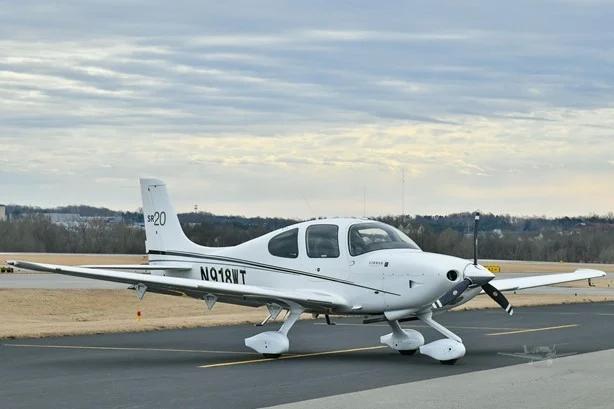 2013 CIRRUS SR20-G3 Photo 2