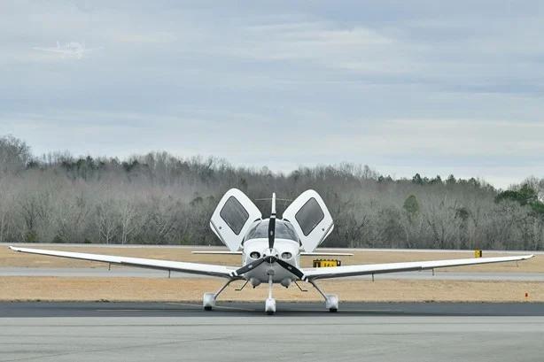 2013 CIRRUS SR20-G3 Photo 3