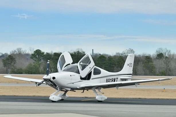 2013 CIRRUS SR20-G3 Photo 4