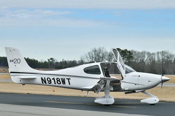 2013 CIRRUS SR20-G3 Photo 2
