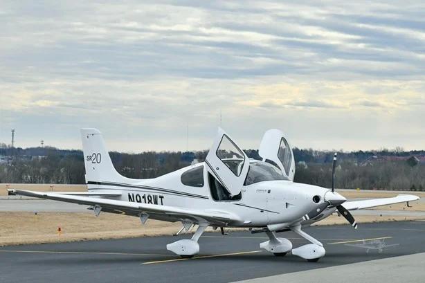 2013 CIRRUS SR20-G3 Photo 3