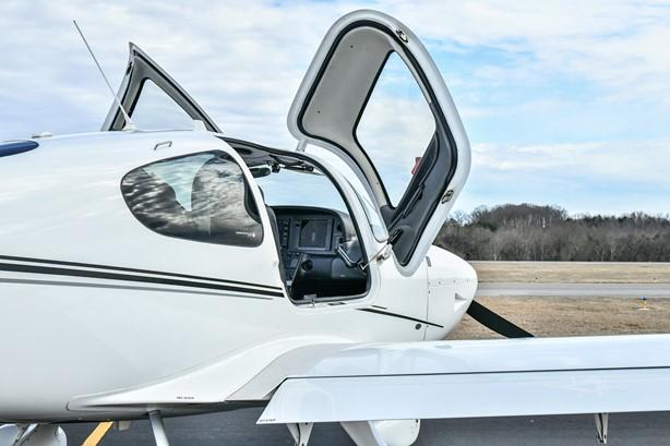 2013 CIRRUS SR20-G3 Photo 4
