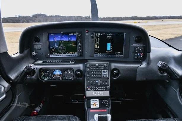 2013 CIRRUS SR20-G3 Photo 7
