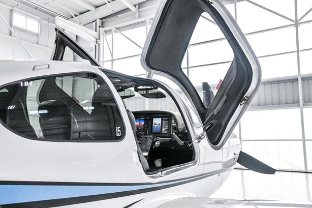 2013 CIRRUS SR22-G5 TURBO Photo 4