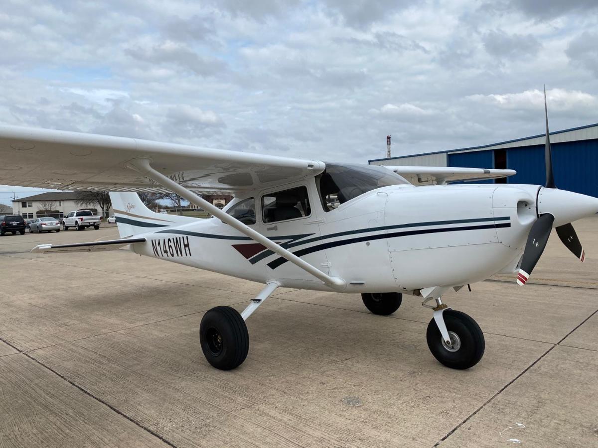 1998 Cessna 182S Photo 2