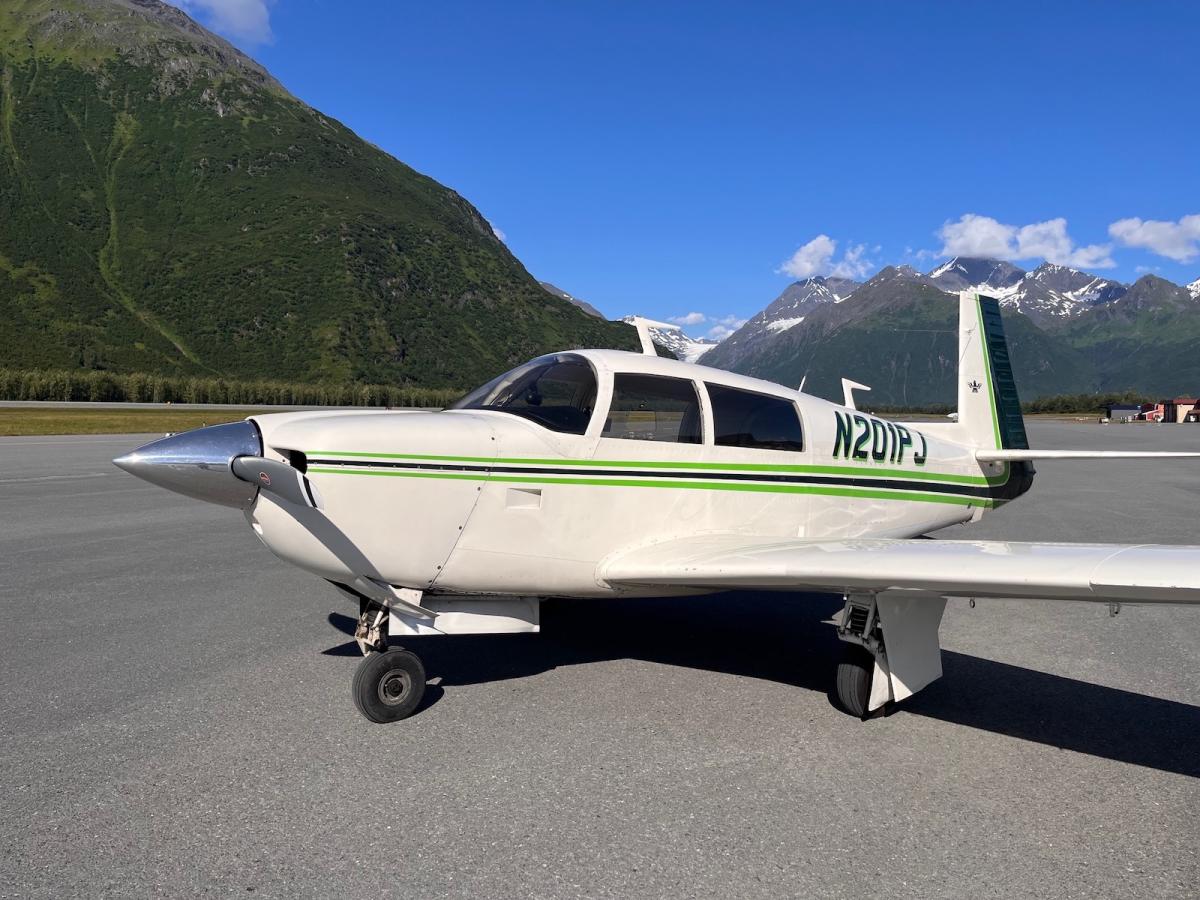 1977 Mooney M20J Photo 2