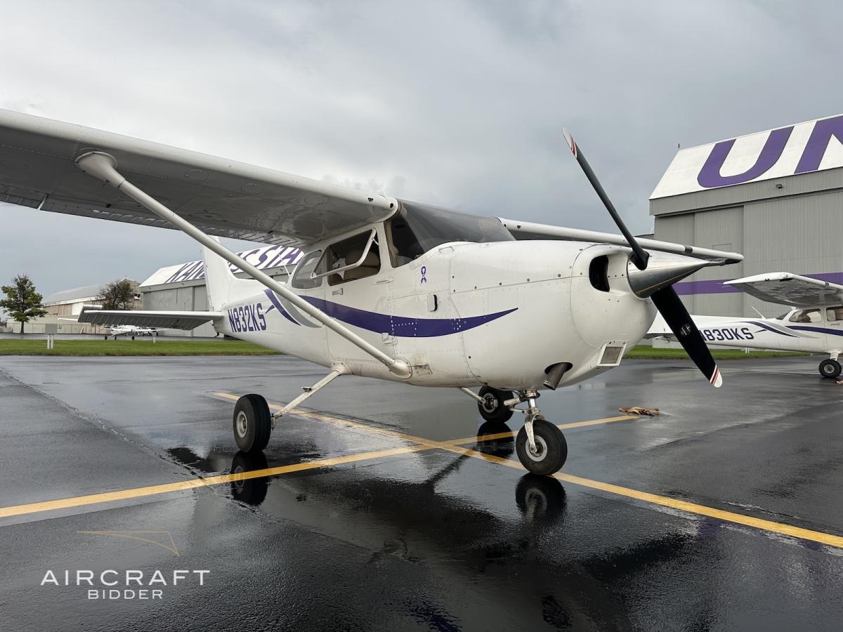 2011 Cessna 172S Photo 2