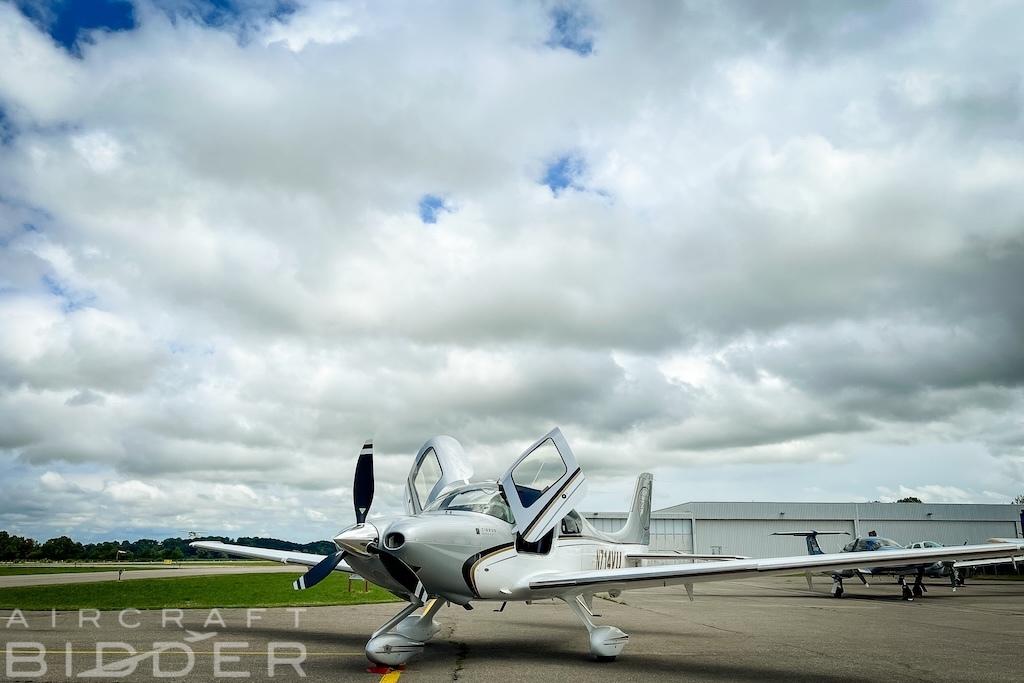 2013 Cirrus SR22T Photo 2