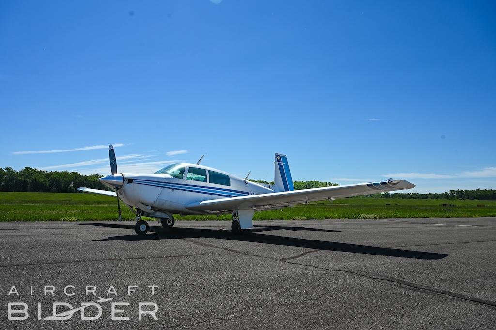 1983 Mooney M20J Photo 2