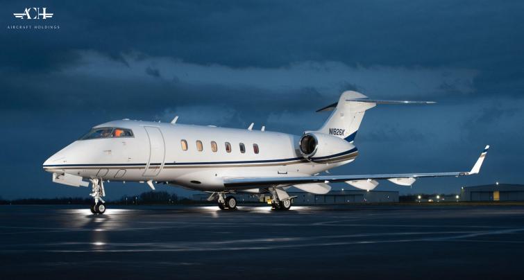 2005 Bombardier Challenger 300 Photo 2
