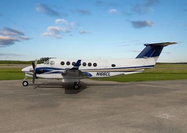2000 BEECHCRAFT KING AIR 350 Photo 2