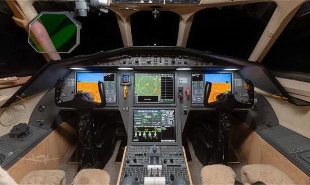 2010 DASSAULT FALCON 2000LX Photo 6