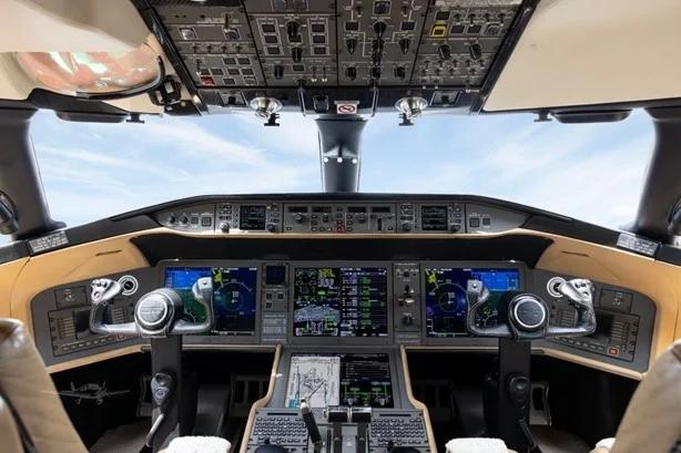2017 BOMBARDIER GLOBAL 6000 Photo 3