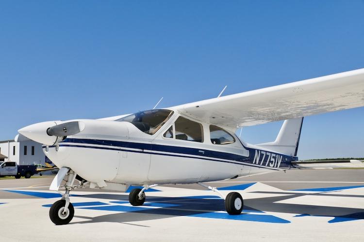 1976 Cessna 177RG Cardinal RG Photo 2