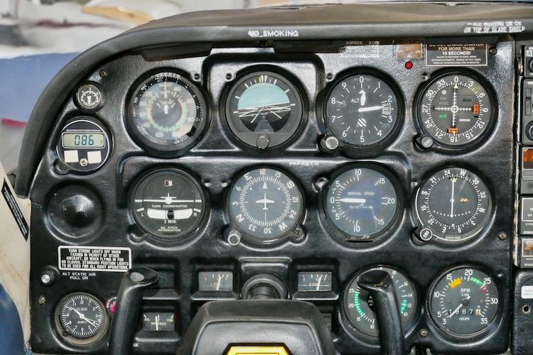 1976 Cessna 177RG Cardinal RG Photo 4