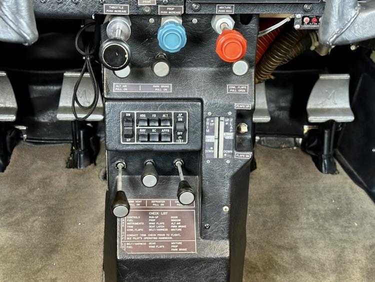 1980 Mooney M20K 231 Photo 4