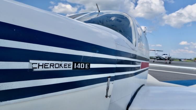 1972 Piper PA-28-140 Cherokee 140E Photo 2