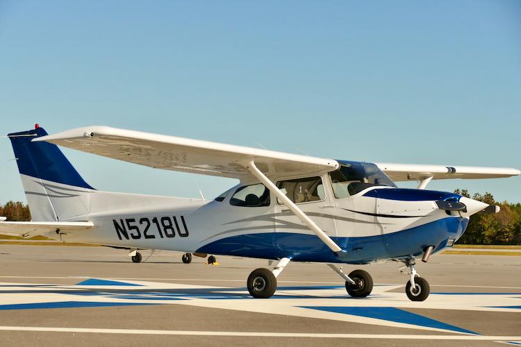 2002 Cessna 172SP Skyhawk Photo 4