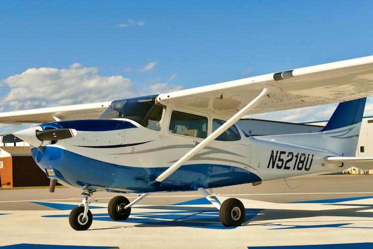 2002 Cessna 172SP Skyhawk Photo 2