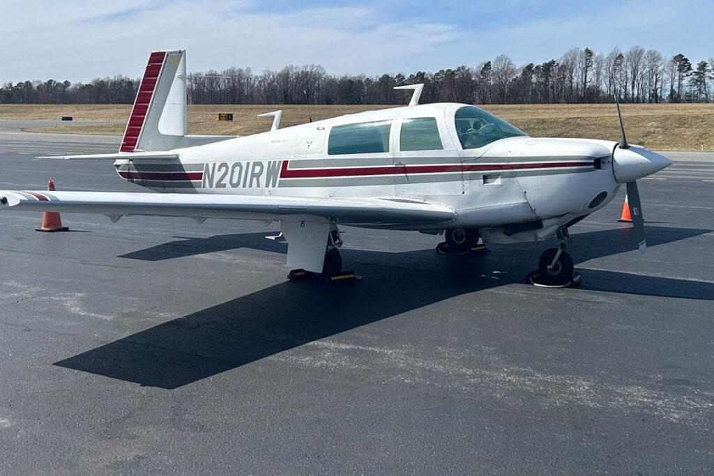 1977 Mooney M20J Photo 2
