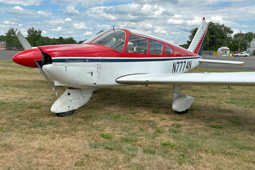 1968 Piper PA-28-180D Cherokee Photo 2