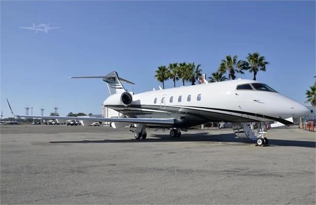 2004 BOMBARDIER CHALLENGER 300 Photo 2