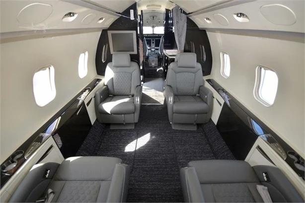 2004 BOMBARDIER CHALLENGER 300 Photo 4