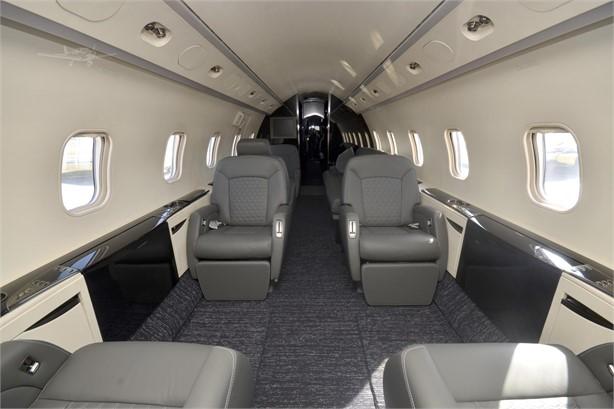 2004 BOMBARDIER CHALLENGER 300 Photo 5