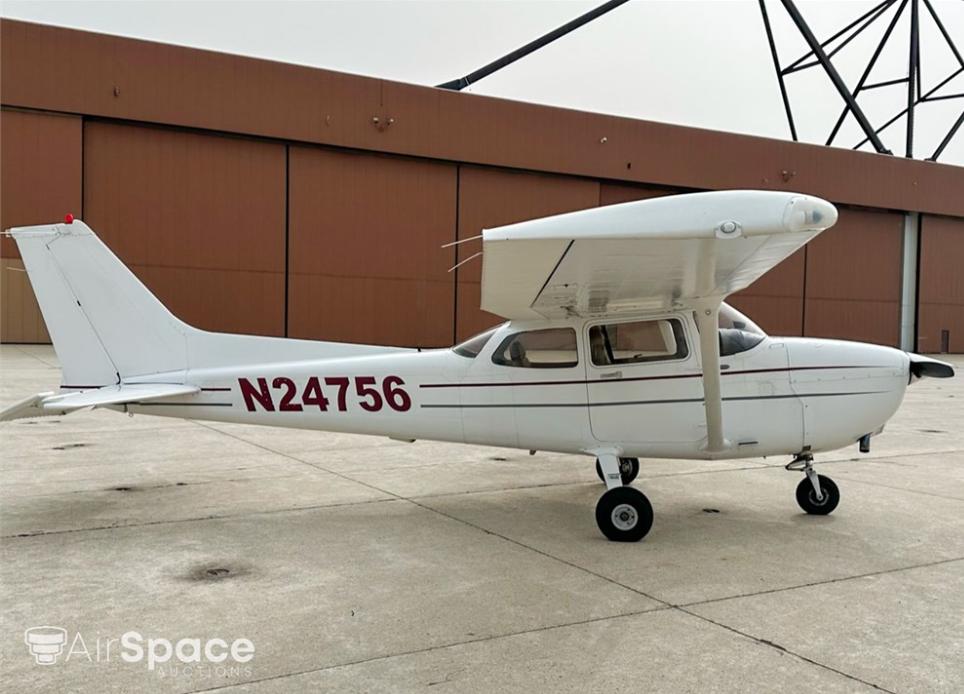 2005 Cessna 172S Photo 2