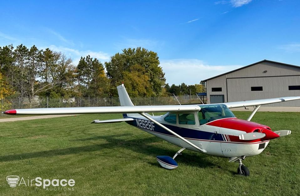 1965 Cessna 182 J Photo 2