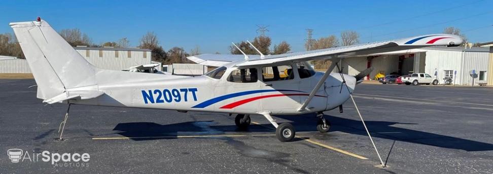2004 Cessna 172SP Skyhawk Photo 2