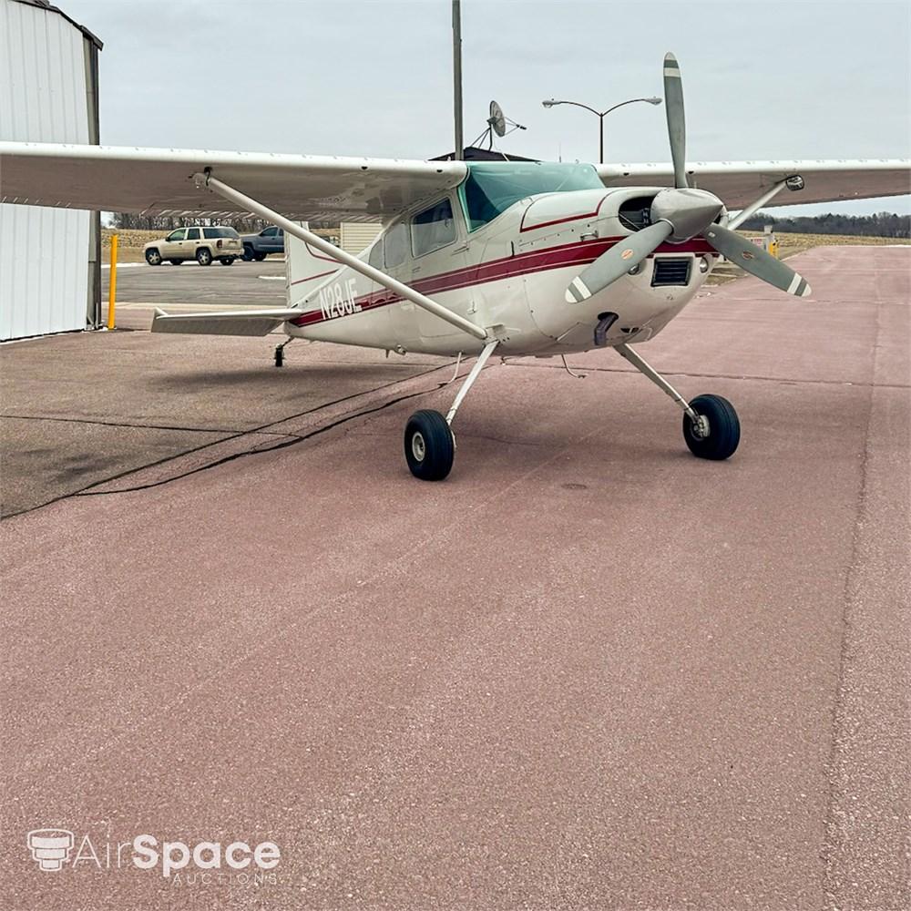 1976 Cessna 185 Photo 2