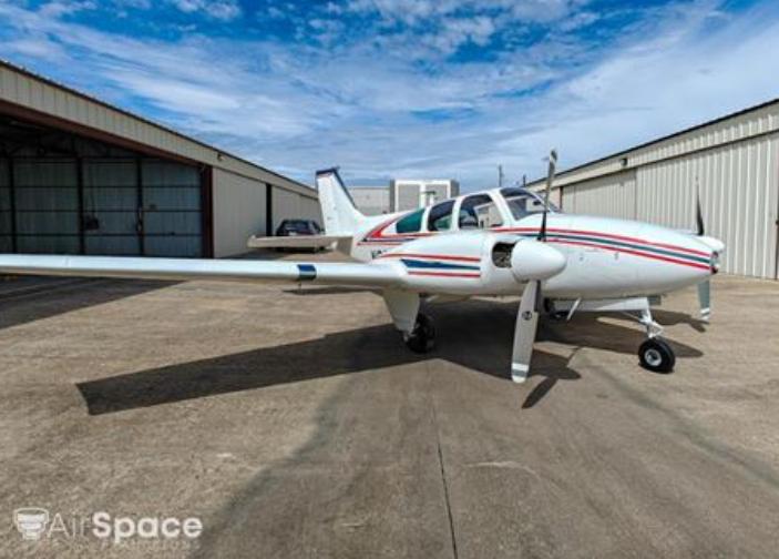 1961 Beechcraft Baron 55  Photo 2