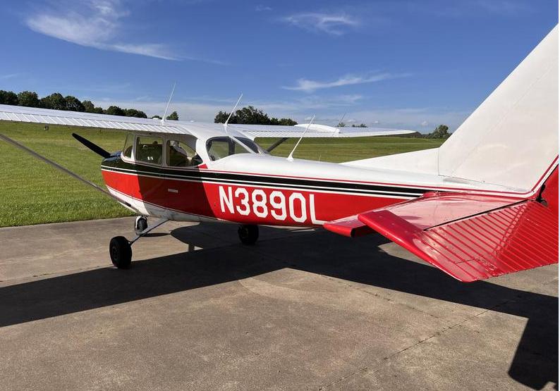 Cessna 172 Skyhawk Photo 3