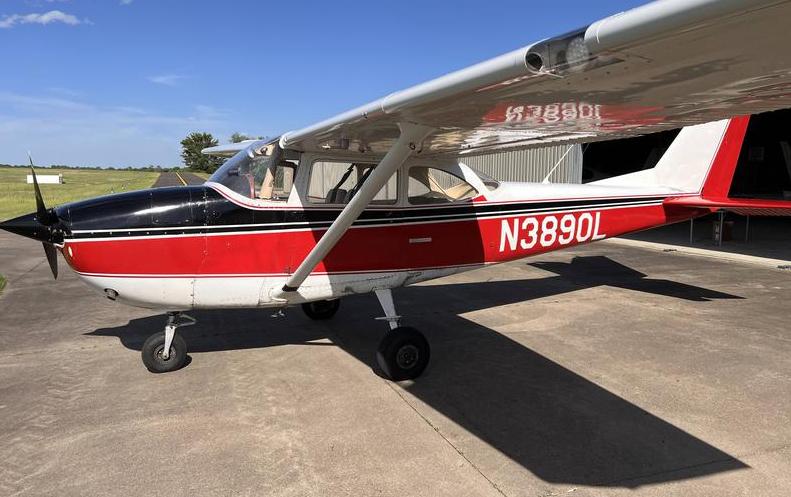 Cessna 172 Skyhawk Photo 2