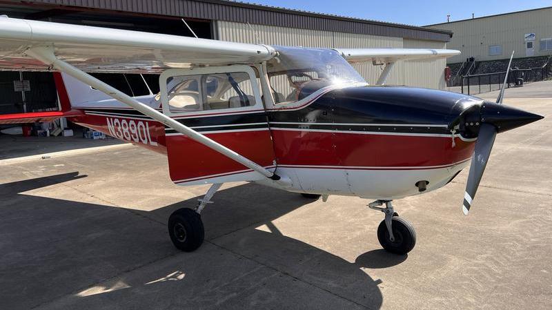 Cessna 172 Skyhawk Photo 4