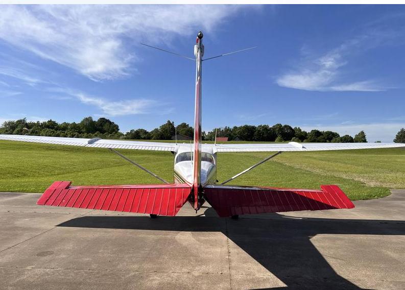 Cessna 172 Skyhawk Photo 2