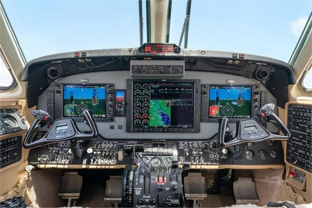 2000 BEECHCRAFT KING AIR 350 Photo 7