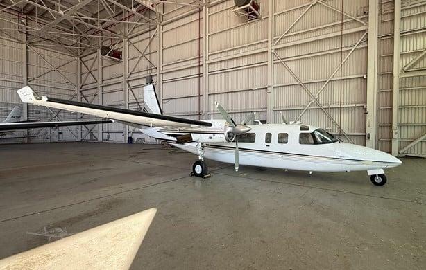 1975 COMMANDER 690A Photo 2